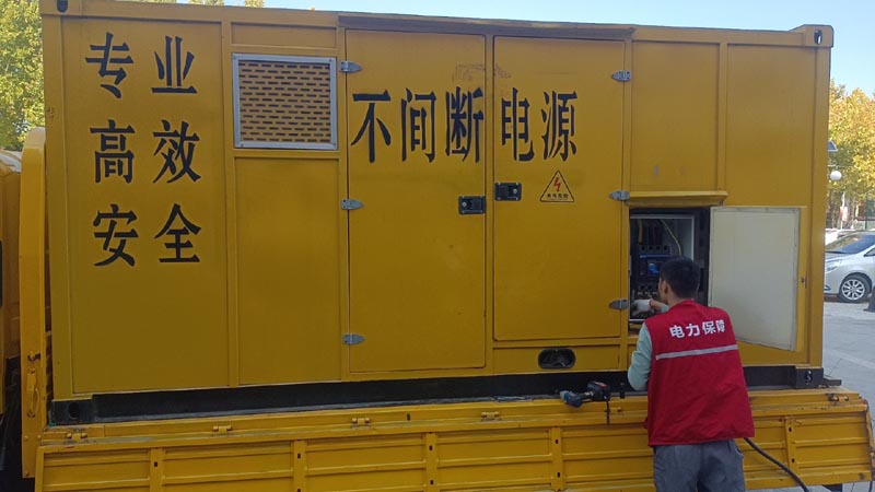 独山子柴油发电机组和UPS电源配合使用时，如何避免切换过程中的电力中断？